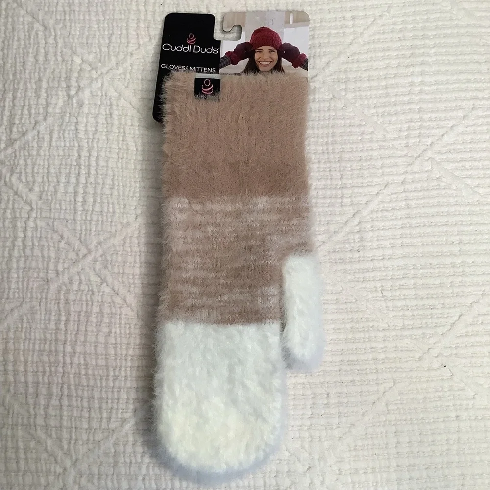 Cuddl Duds NWT Tan and White Ombré Fuzzy Warm mittens